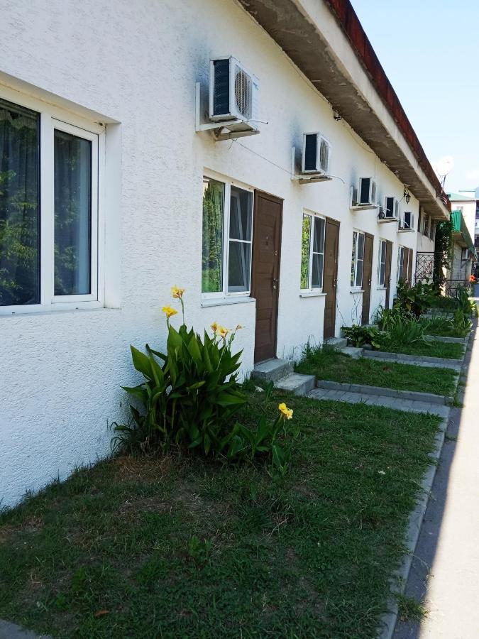 Mini-Hotel Abazgaa Gagra Buitenkant foto